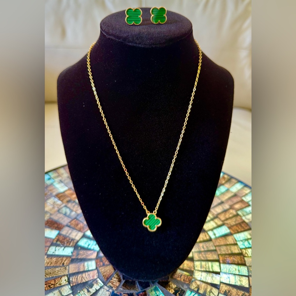 Elegant Gold plated Green Clover Necklace and earrings set.